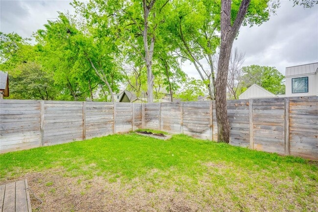 Building Photo - 1206 Justin Ln