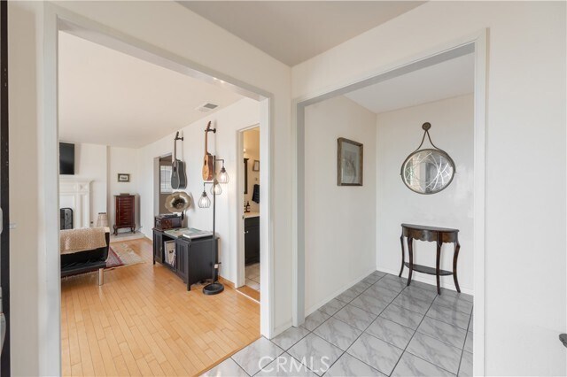 Building Photo - 1350 E Tujunga Ave