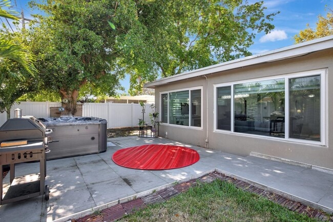 Building Photo - 2260 NE 62nd St