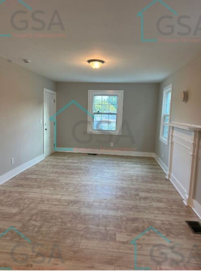 Building Photo - 3 Bedroom 2 Bathroom