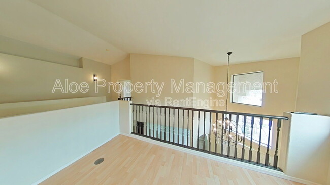 Building Photo - 491 W Ebony Way