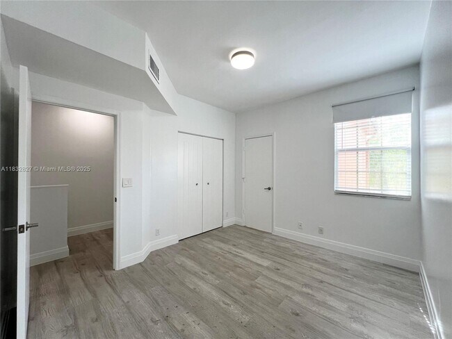 Building Photo - 1524 Coronado Rd