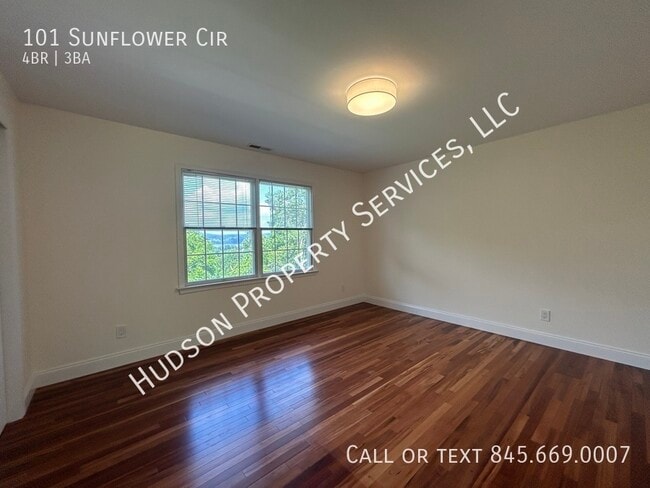 Building Photo - 101 Sunflower Cir