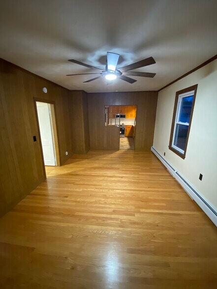 Building Photo - 99 Lyons St