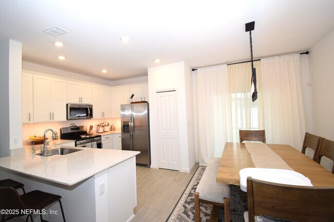 Building Photo - 6834 Golden Monarch Ave