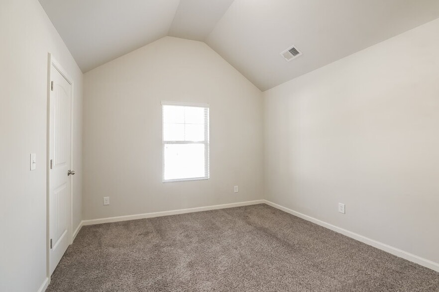 Building Photo - 176 Randy Way