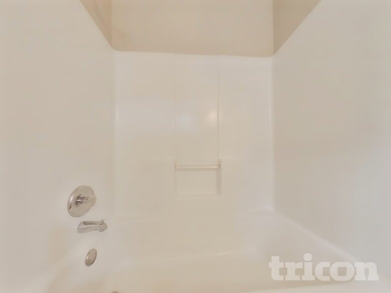 Building Photo - 220 Oak Grove Way