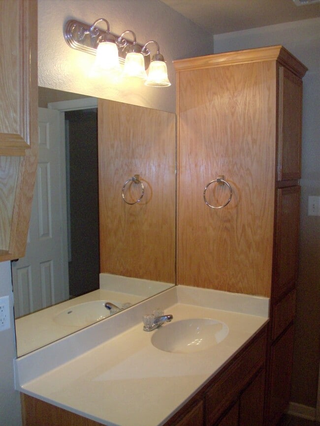 Building Photo - Spacious 3-Bedroom Duplex Near Clear Creek...