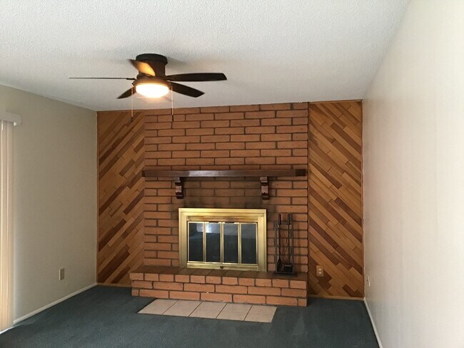 Building Photo - Comfortable 3-Bed, 2-Bath Home in Glendale!