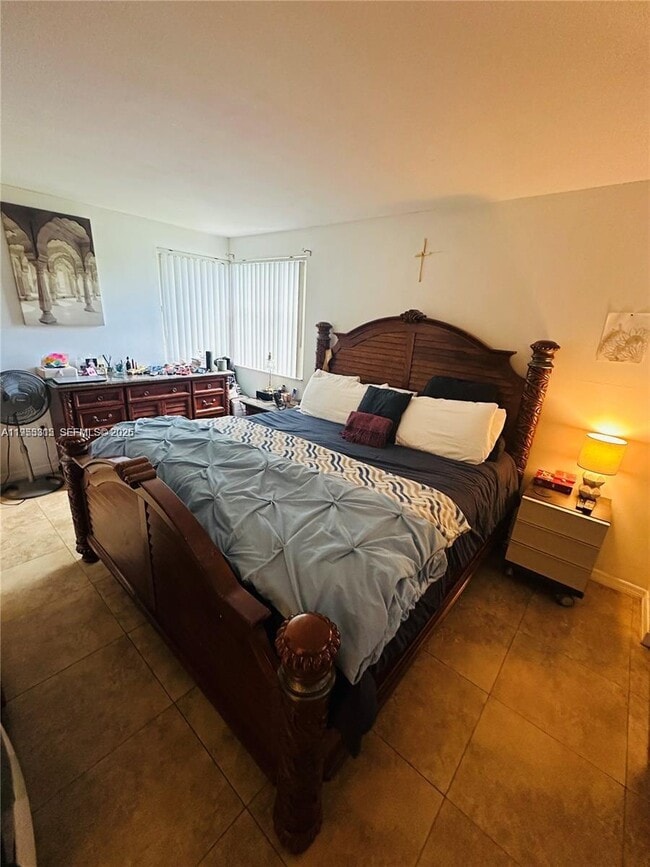 Building Photo - 1211 S Independence Dr