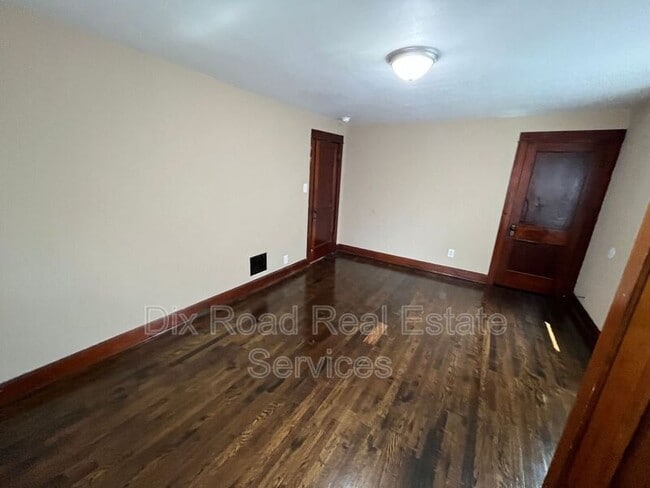 Building Photo - 2556 Freeman Ave