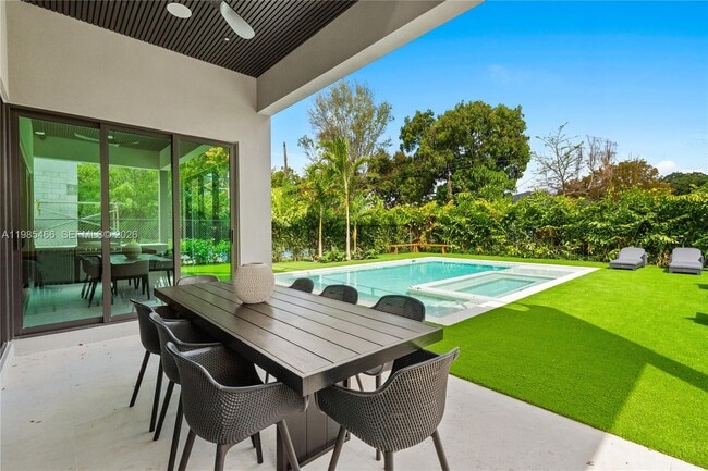 Building Photo - 245 NE 116th St