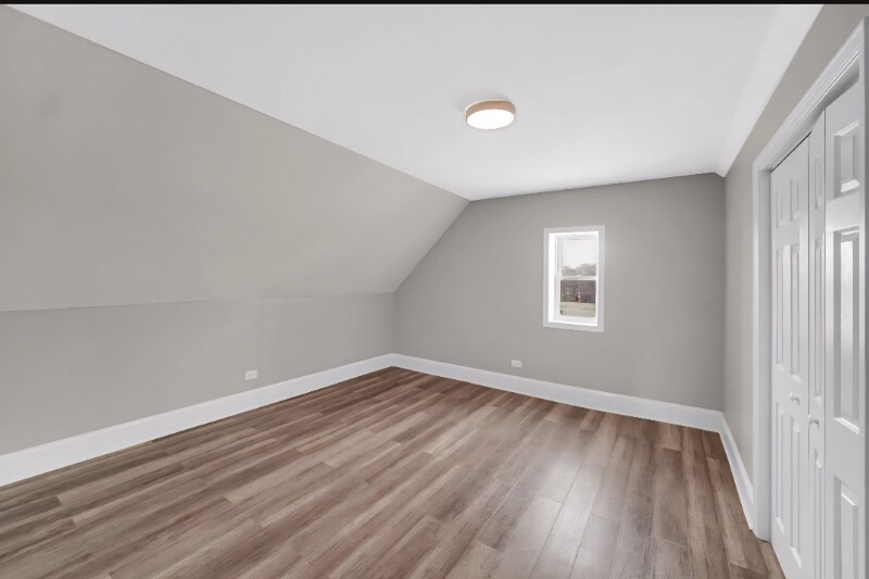 Building Photo - 5626 S Wells St