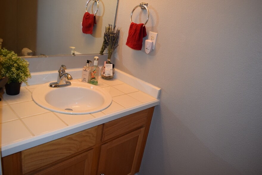 1/2 bath - 7414 NE Shaleen St