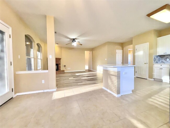 Building Photo - 2219 Speidel Dr