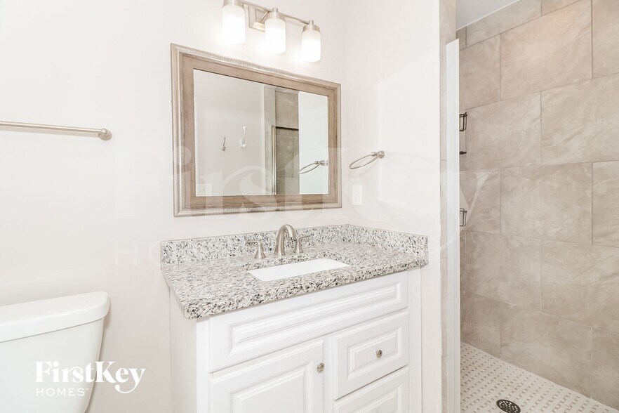 Building Photo - 2802 Glenvalley Dr