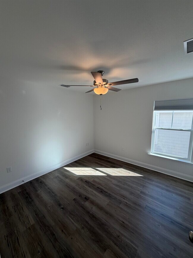 Building Photo - 5631 Fletcher Oaks Dr