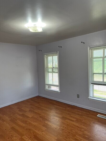 Building Photo - 203 Monroe St