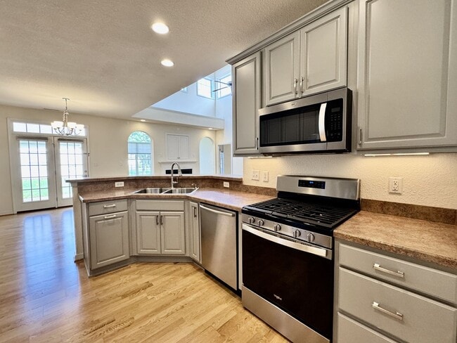 Building Photo - 3-Bedoom 1-Story Condo In Eagle Pointe! St...