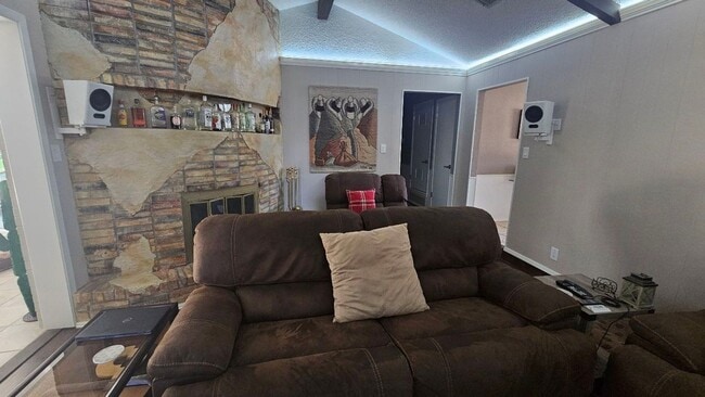 Building Photo - Fully furnished 4-bed, 2.5-bath