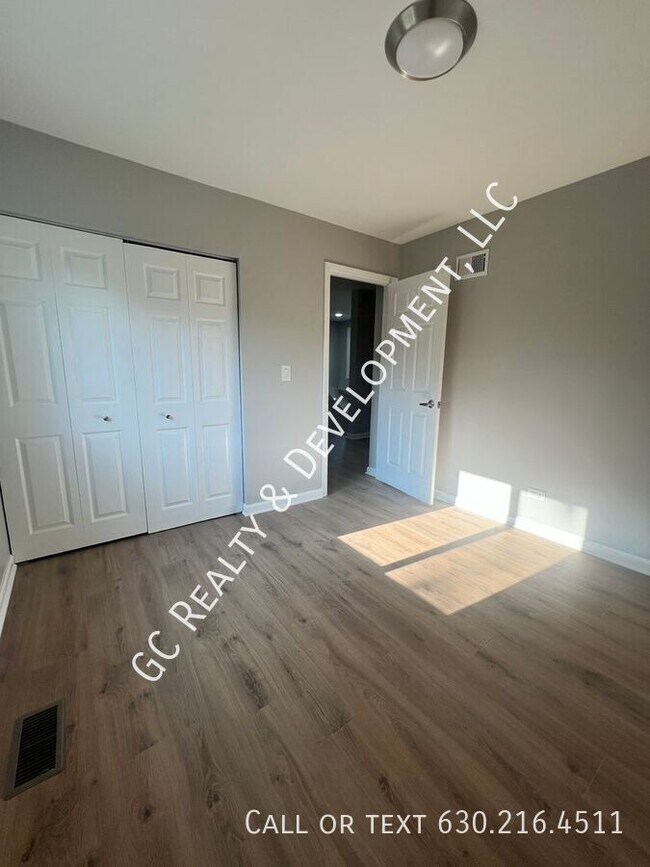 Building Photo - 101 Lilac Ln