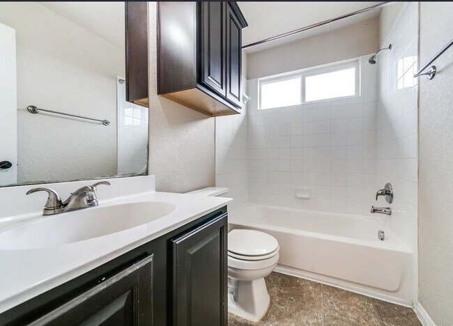 Building Photo - 603 Tom Kemp Dr