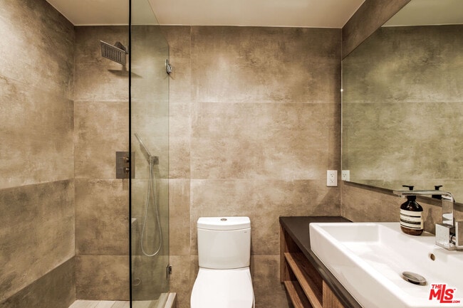 Building Photo - 10450 Wilshire Blvd