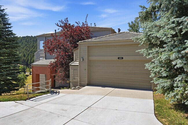 Building Photo - 680 Ridgeside Dr