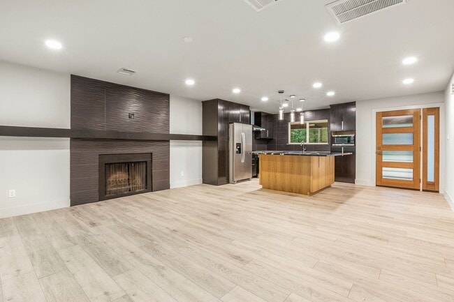 Building Photo - 1310 E Red Cedar Cir