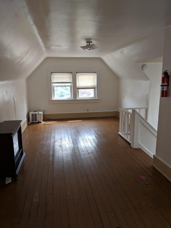 Building Photo - 4 bedroom house for rent