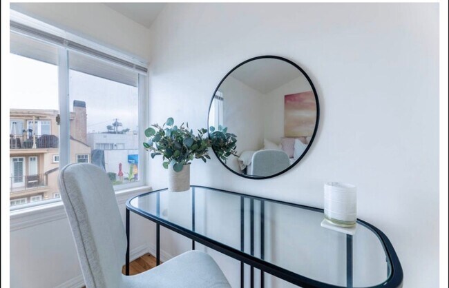 Building Photo - Manhattan Beach