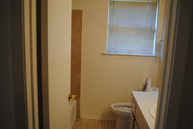 Building Photo - 2321 Suffolk Ln