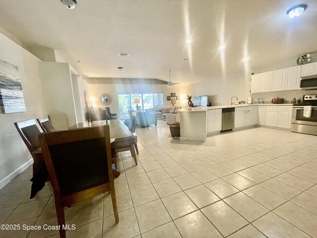Building Photo - 4910 Somerville Dr