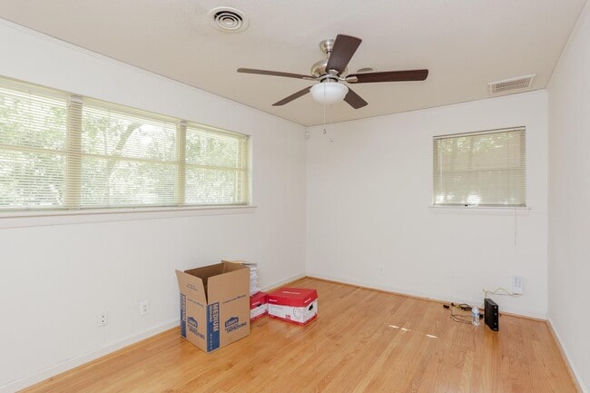 Building Photo - 9753 Tappenbeck Dr
