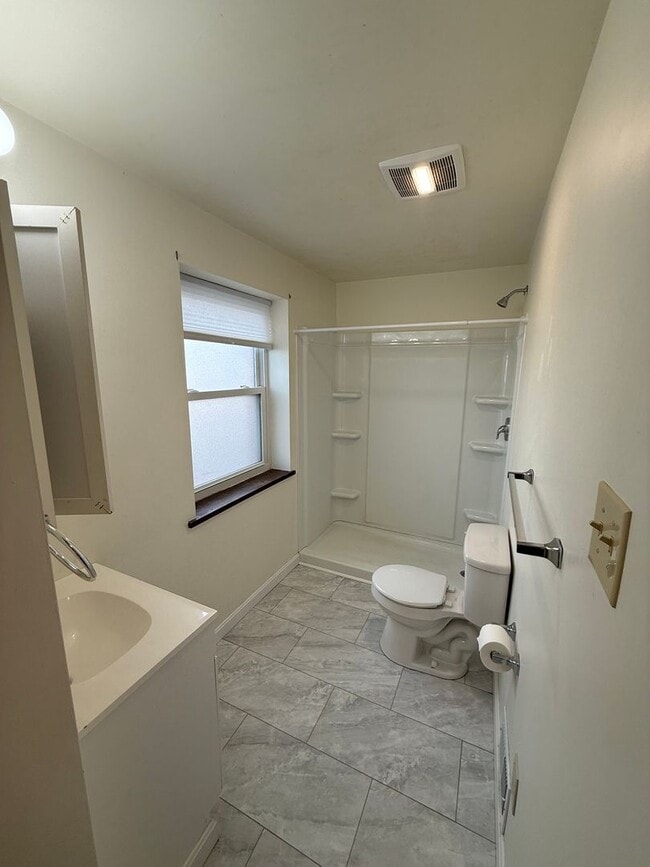 Building Photo - 802 Horner St