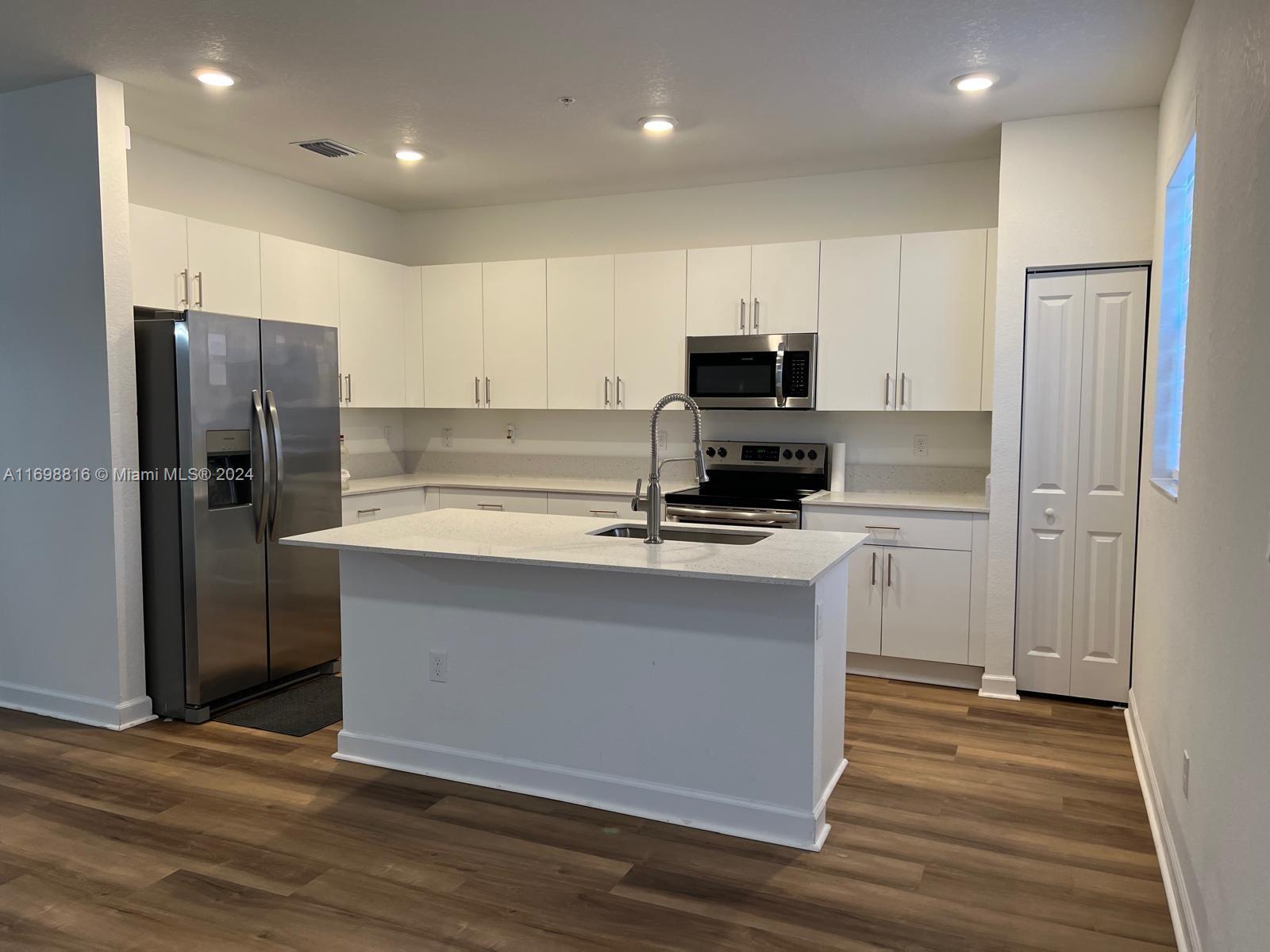 Building Photo - 256 SW 159th Ter
