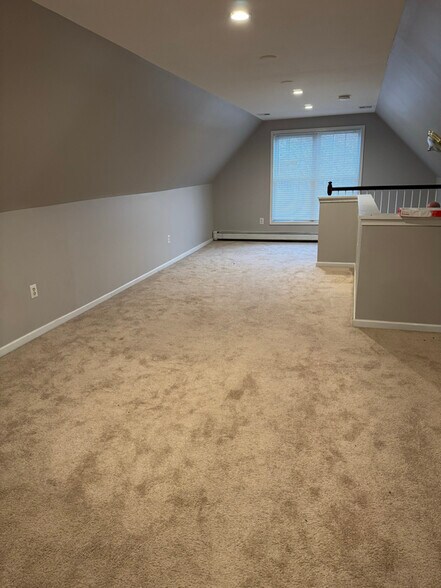 Building Photo - 229 David St