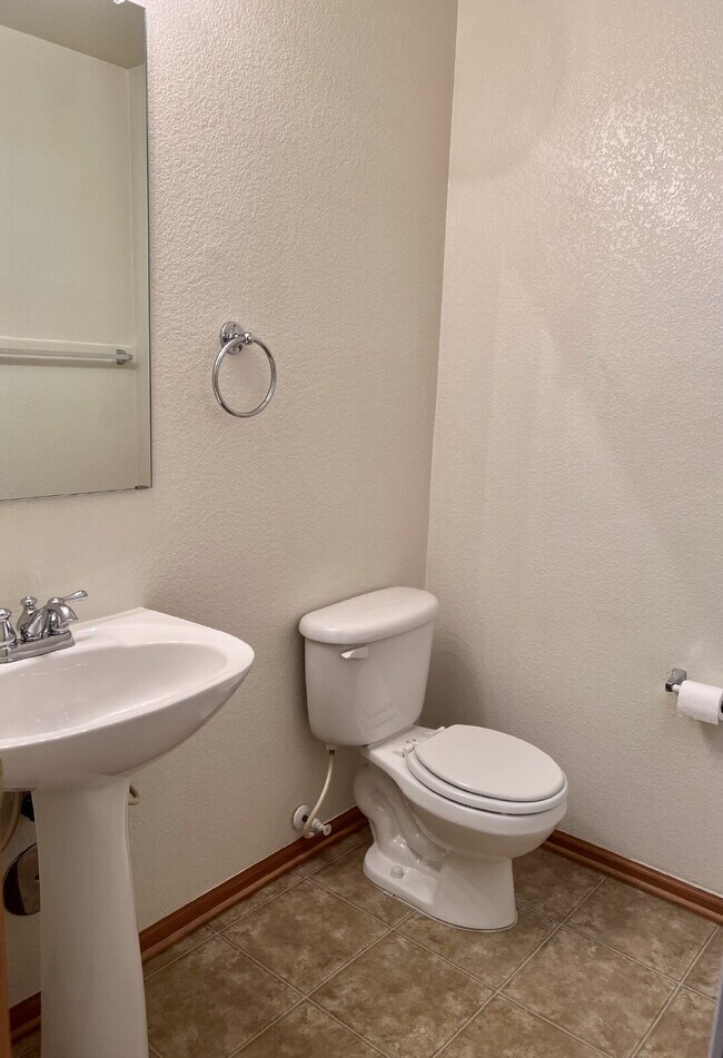 Building Photo - Beautiful 3 Bed/2.5 Bath End Unit Two-Level Townhome! Wonderful Deck off Living Room with backyar...