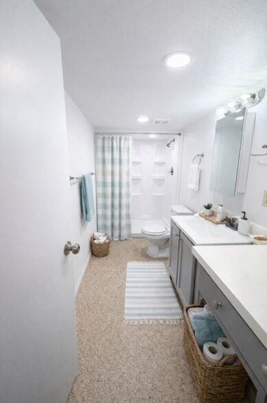 Bathroom - 320 E 15th St