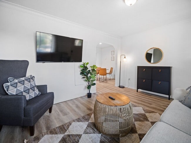 Building Photo - Cozy 2-Bed/1-Bath in Historic Browne’s Addition (Furnished)