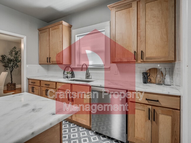 Building Photo - 1501 Gladstone Terrace