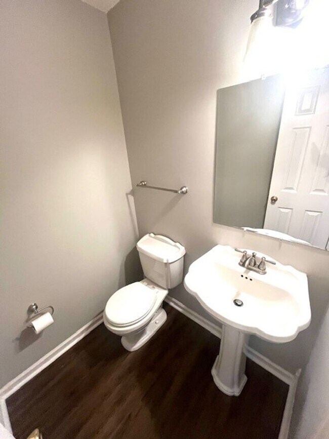 Building Photo - Gorgeous Water Front Home with Beach Access