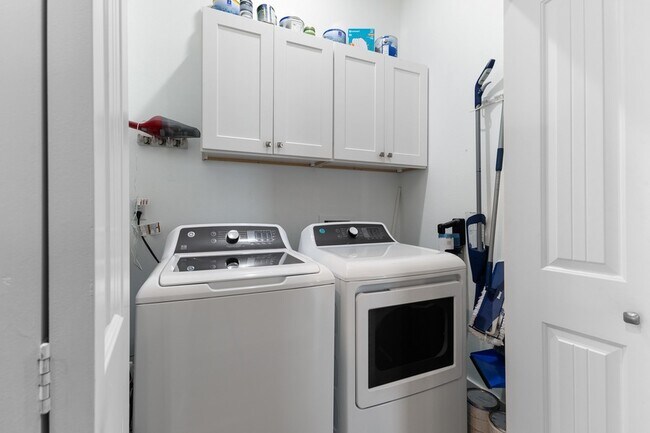Building Photo - 4111 Isla Del Sol Dr