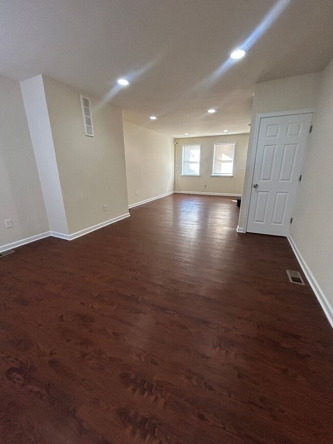 Building Photo - NEWLY RENOVATED TOWNHOME IN WEST BALTIMORE