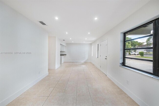 Building Photo - 1283 W 42nd St