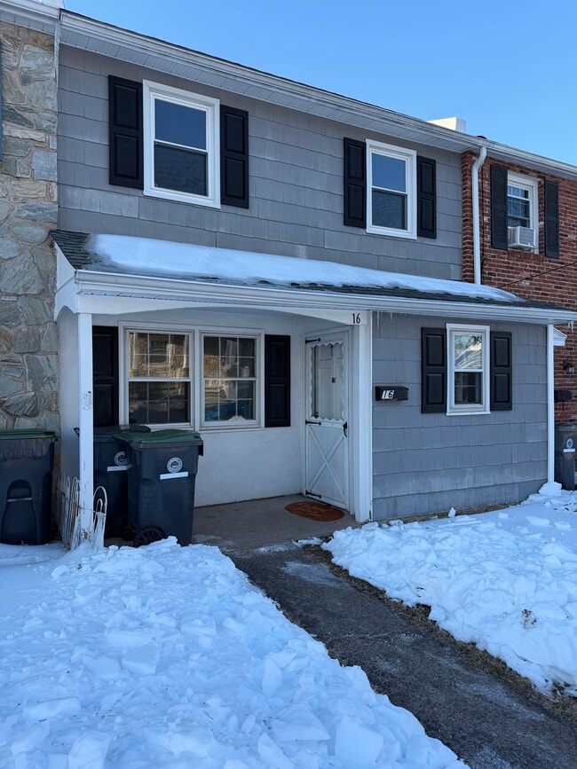 Building Photo - 16 Cherry St