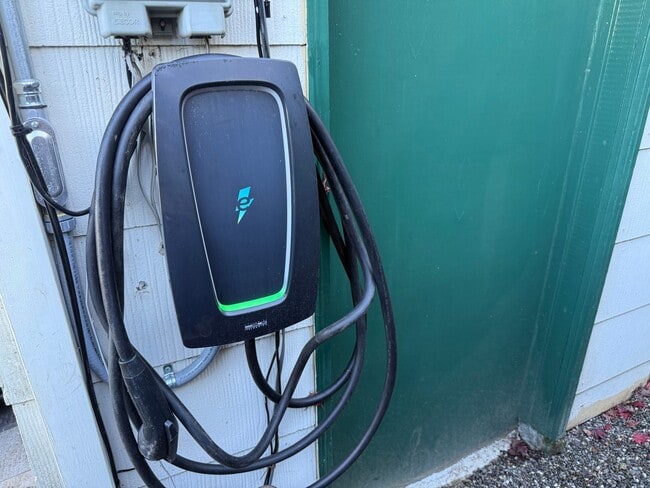 Building Photo - THREE BEDROOM /TWO BATH HOME, JUST A FEW BLOCKS FROM DOWNTOWN LARKSPUR