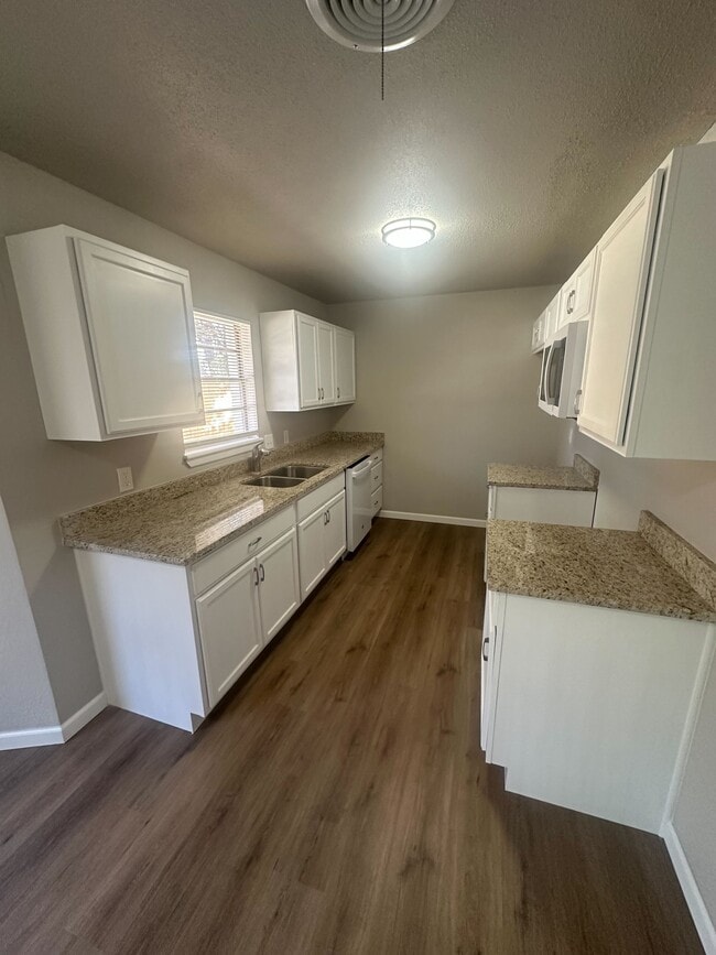 Building Photo - 3414 Kingston Rd