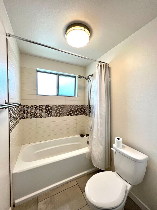 Building Photo - Arcadia-Biltmore area apartment -- MOVE IN...