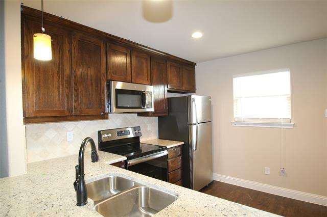 Primary Photo - 1301 White Sand Dr